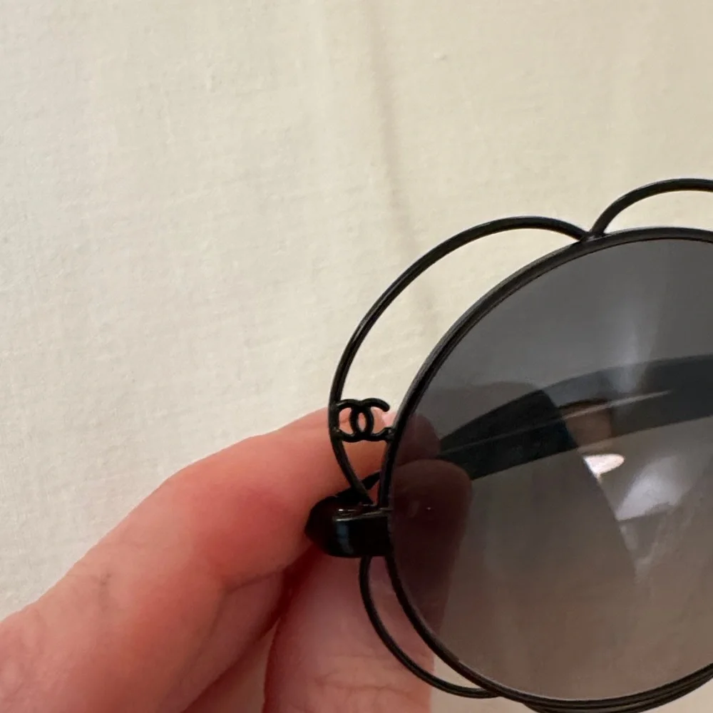 CHANEL Black Flower Sunglasses - Picture 2 of 5